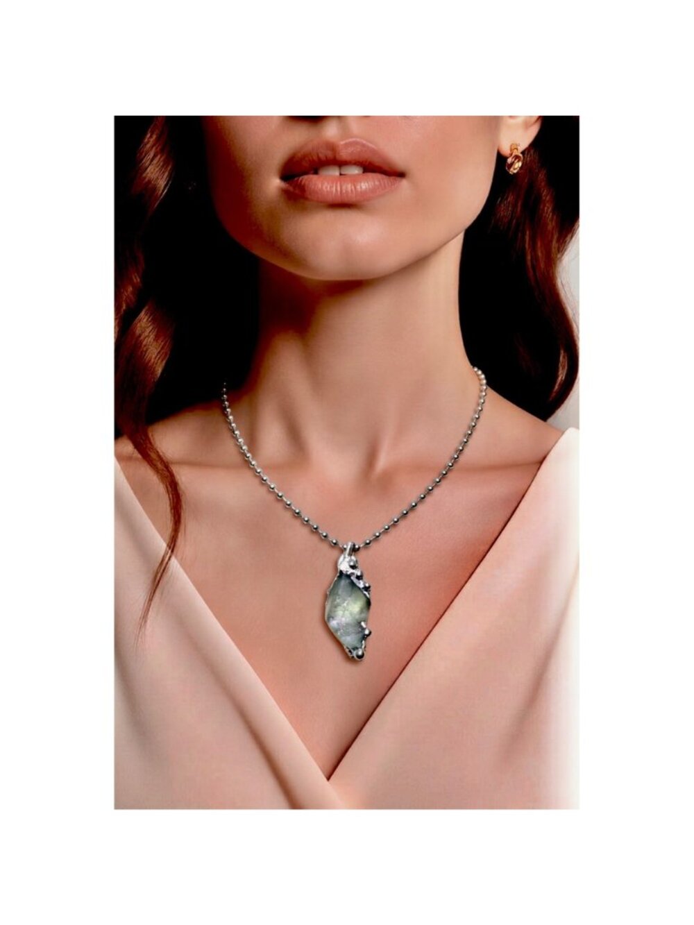 Green Fluorite Pendant Necklace - Artisan Metalwork Halo Bezel - Alma Antigua - Picture 5 of 16